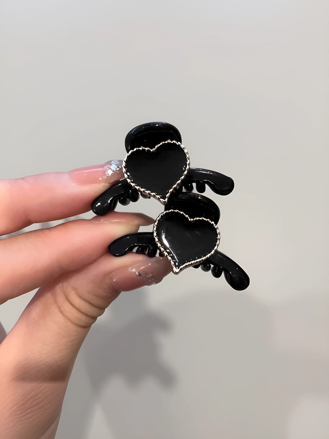 Black heart mini clip 1 pc