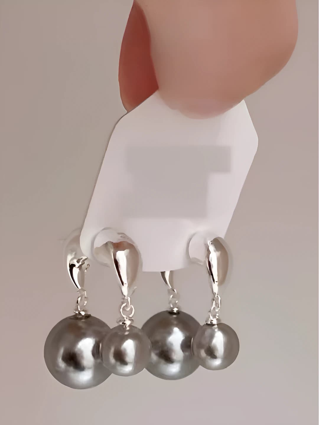 Grey pearl studs