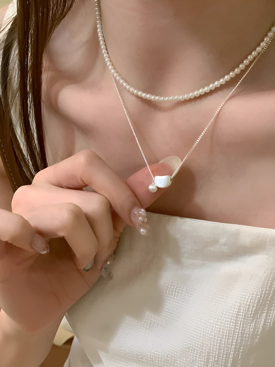 Women's two-layer bright pearl chain necklace, geometric design element, casual style