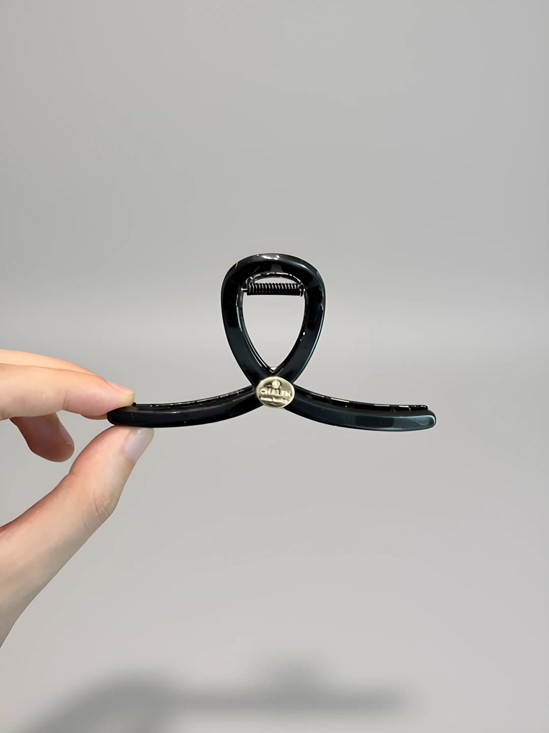 2# Gold logo clip ~11cm