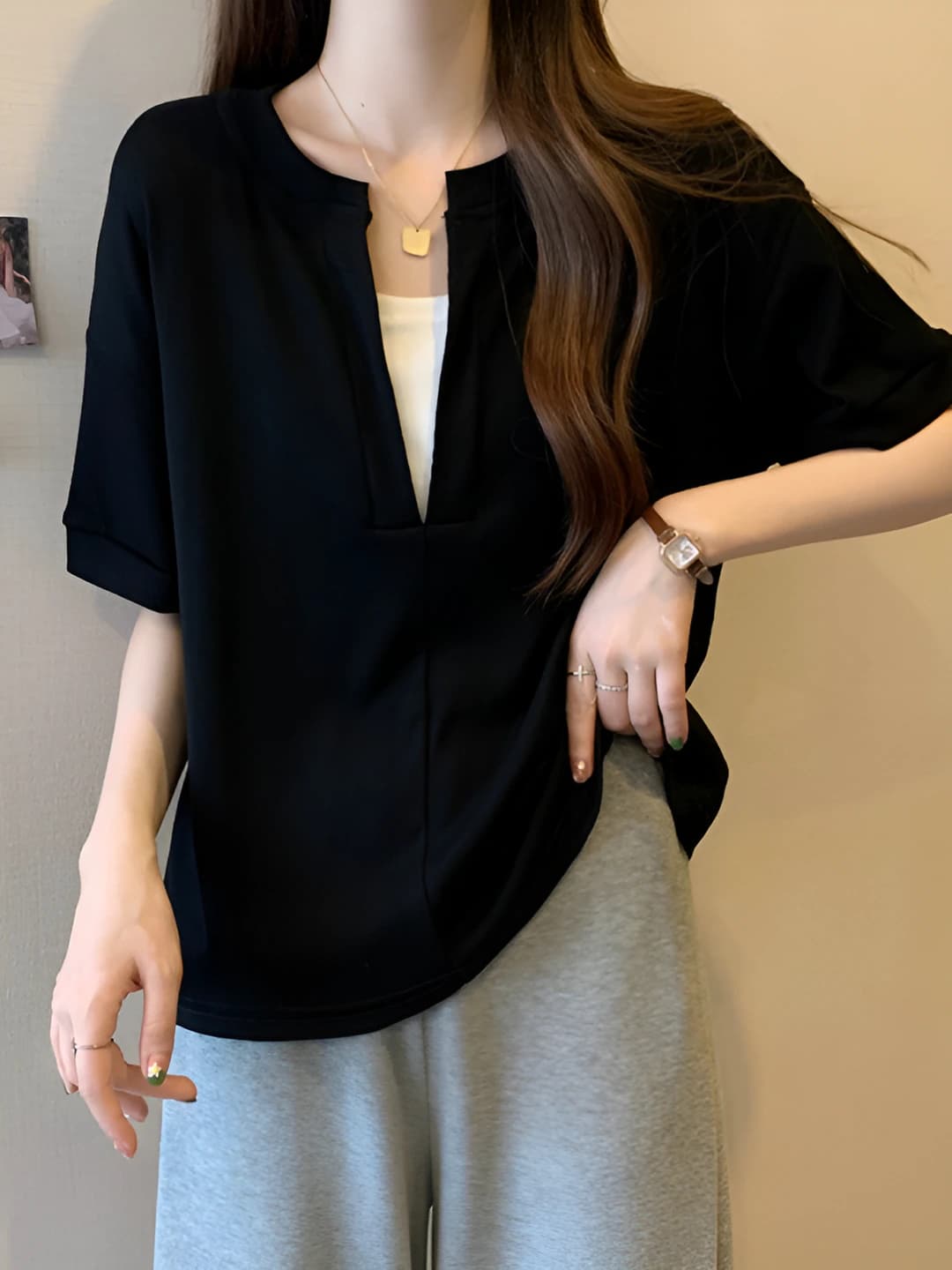 Women's summer short sleeve V-neck t-shirt, loose fit, cropped style, slimming and tummy hiding design