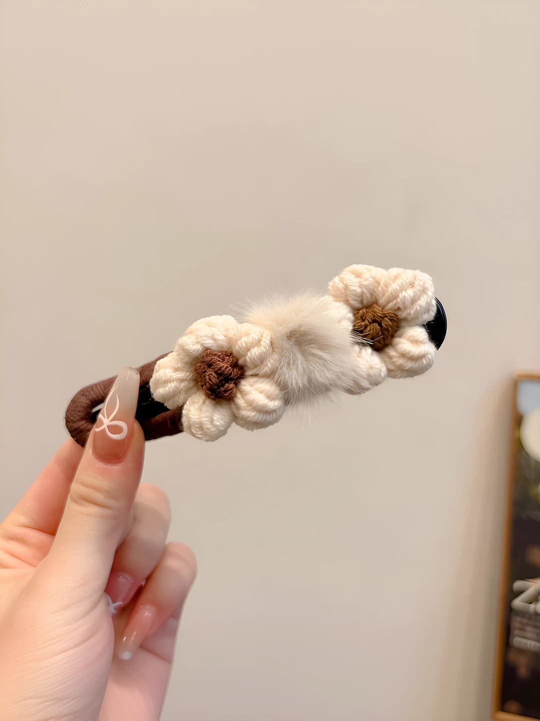 5# Beige small flower clip one