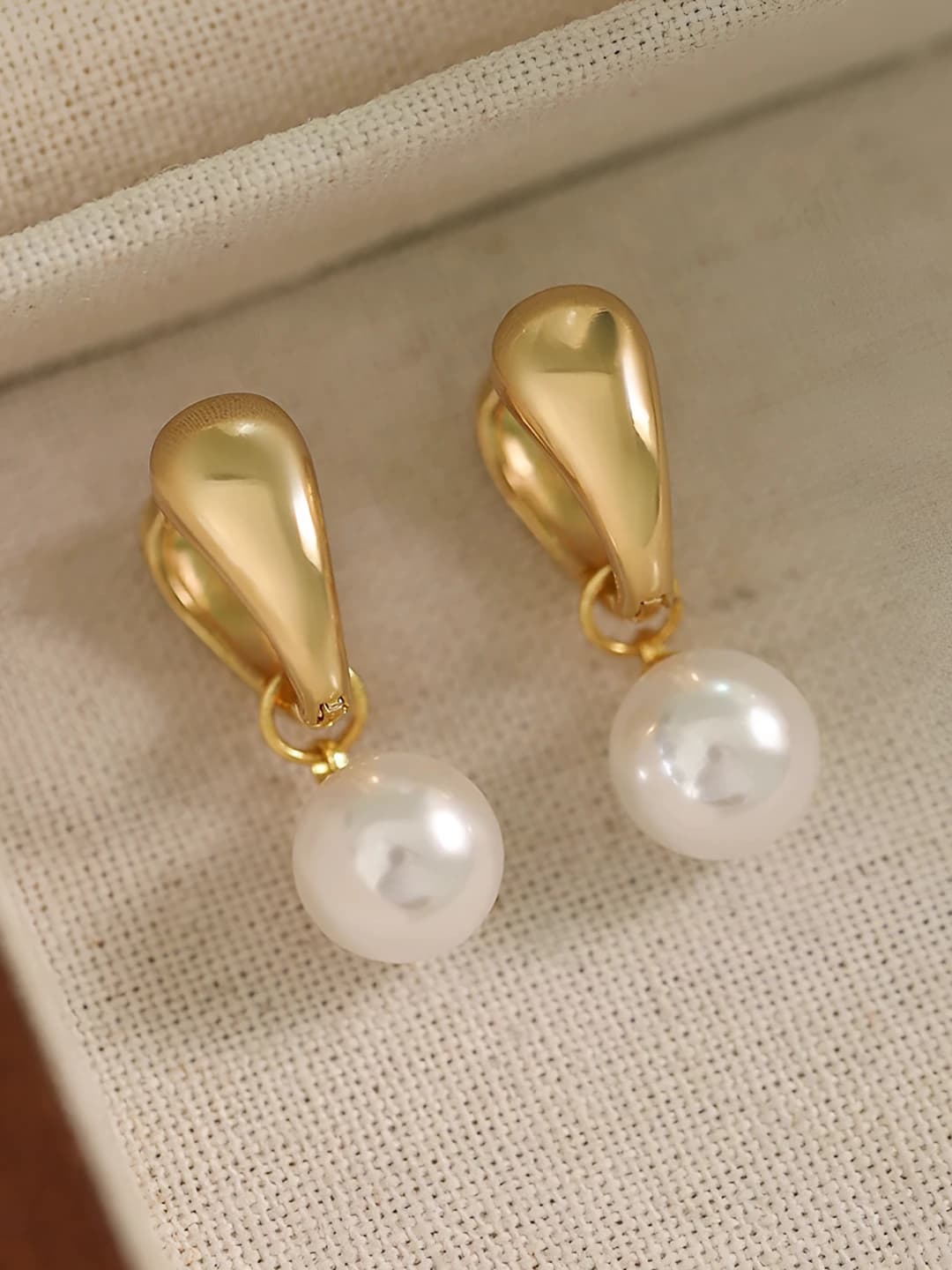 Gold pearl earrings