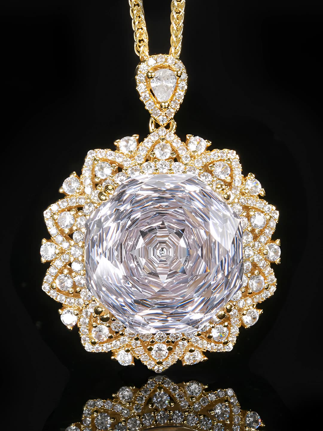 Gold white diamond pendant, Chopen chain