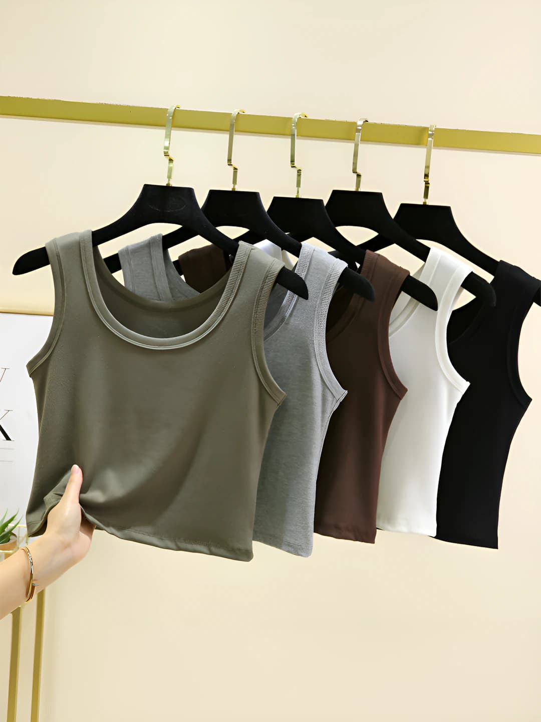 Women's summer cropped, sleeveless, thin, slim fit, solid colour tank top