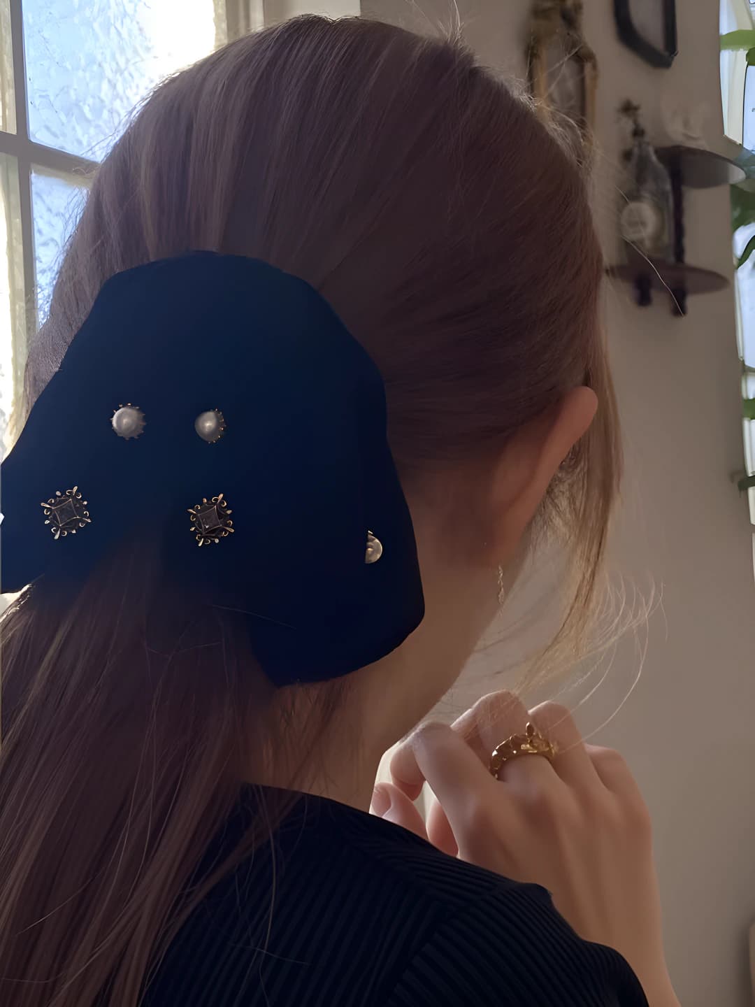 Ayollar uchun retro uslubdagi ipak velvet materialdagi qo'lda ishlangan bichakli soch qisqich