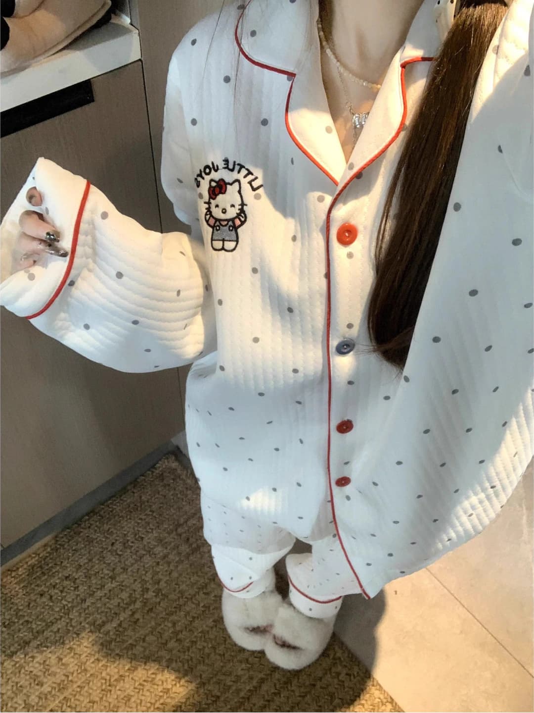 Ayollar uchun kuzgi qalinlashtirilgan kartonli nuqtali pijama to'plami, uzun yengli, uzun shimli, qaytarma yoqali, polyester