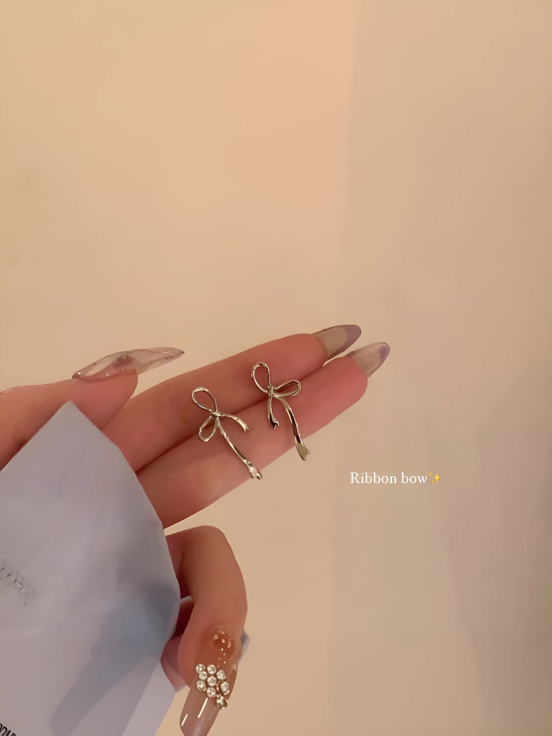 2# Silver bow stud earrings