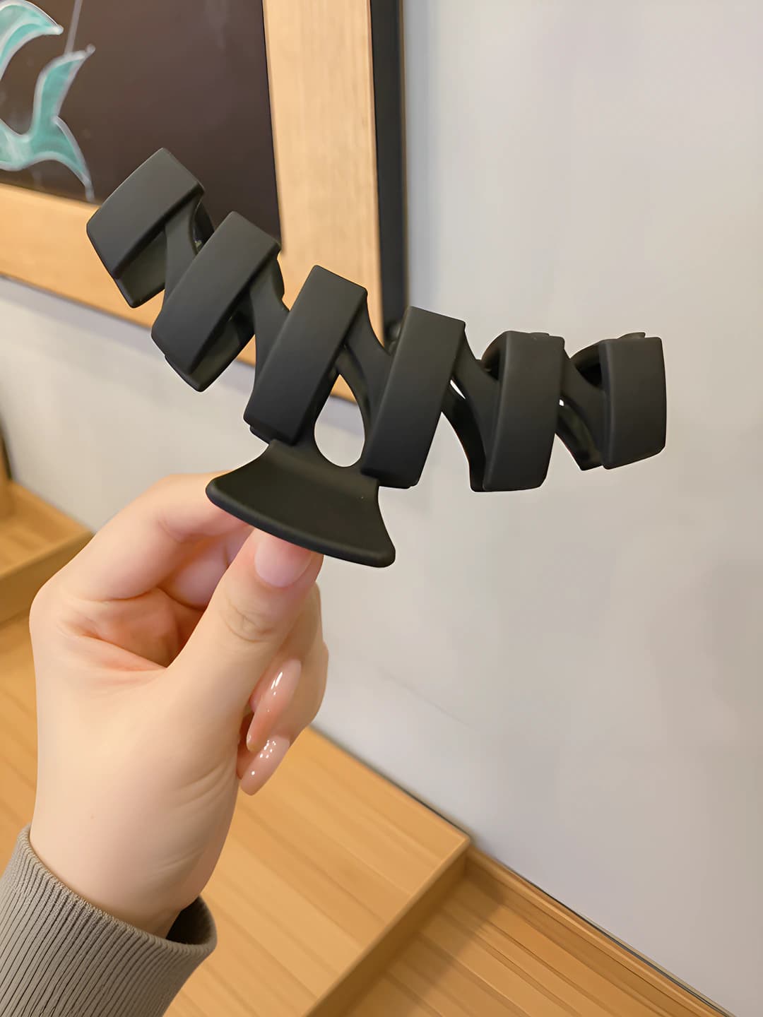 41# Irregular black clip