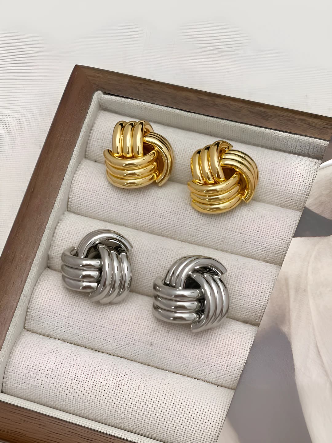 Women's retro geometric U-shaped metal earrings with 18k plating, design element: tassels