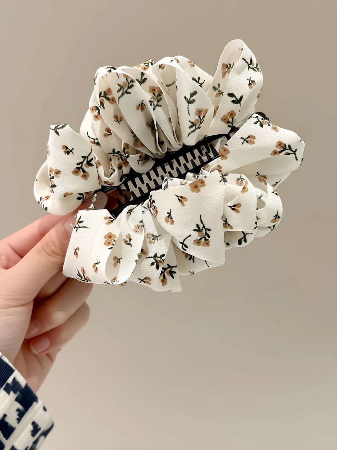 4#White floral - approx. 12 cm