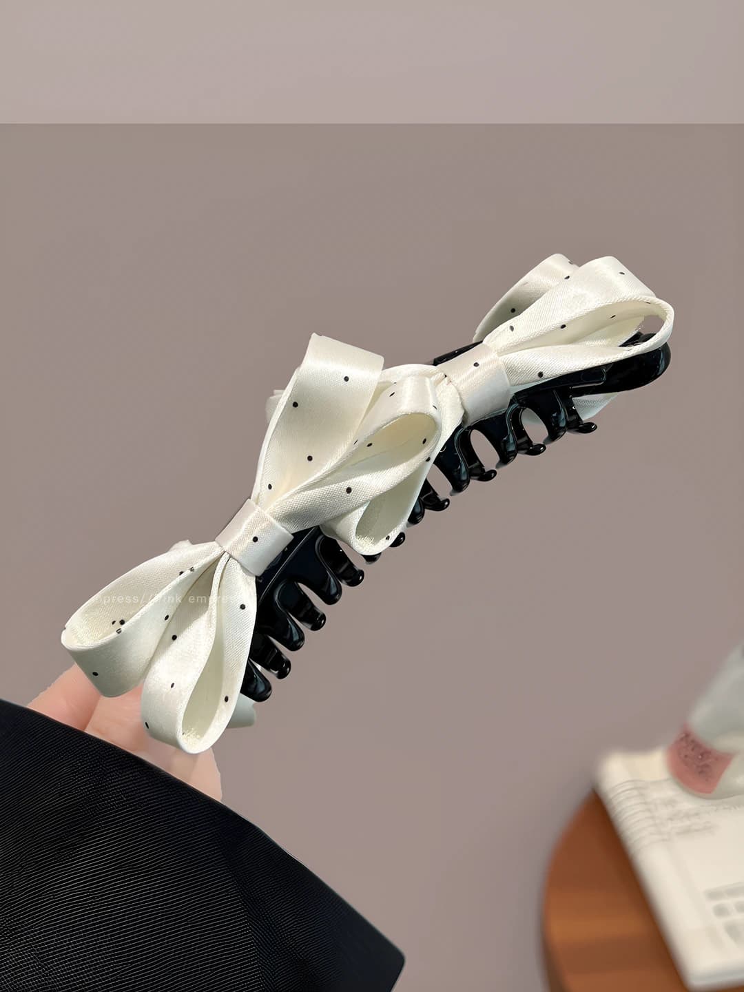 Off-white polka dot, bow banana, ~13 cm