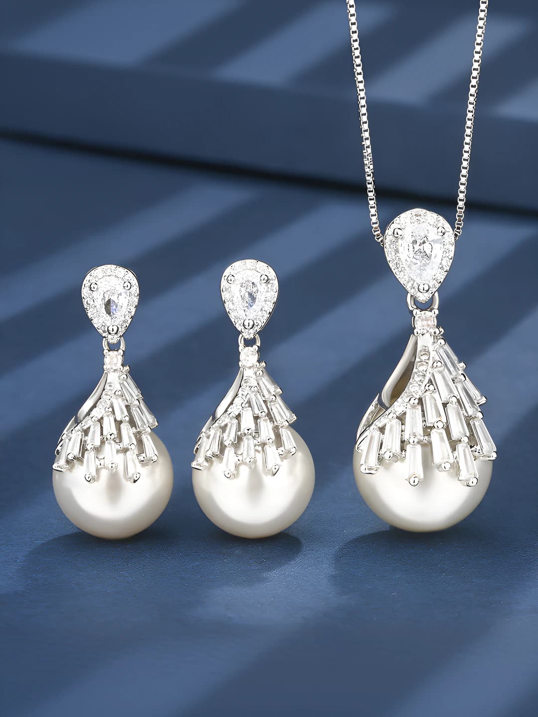 Women's 2026 set with white pearls, gold-plated copper base, luxury style
