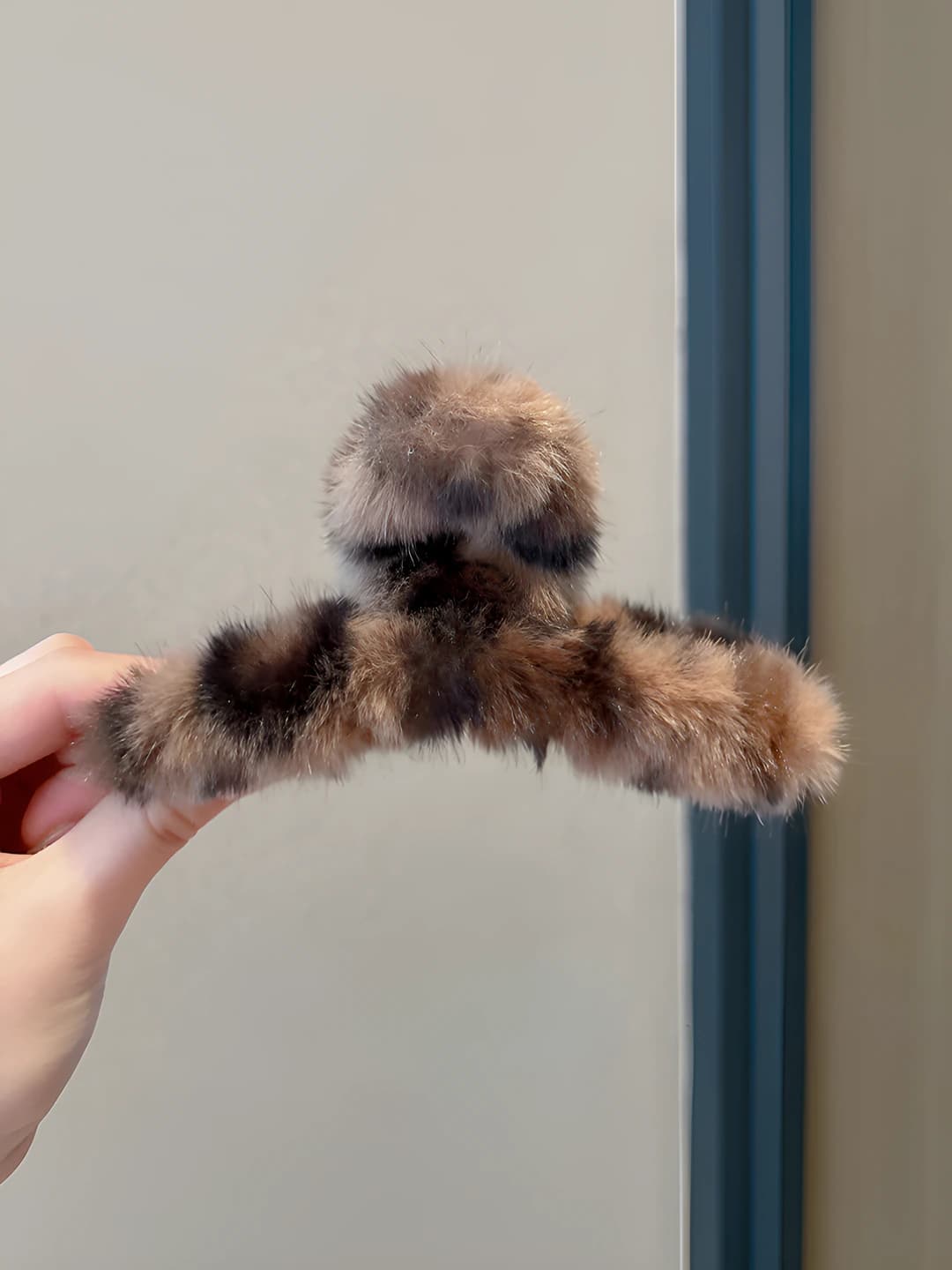 Light coffee leopard clip, 14 cm