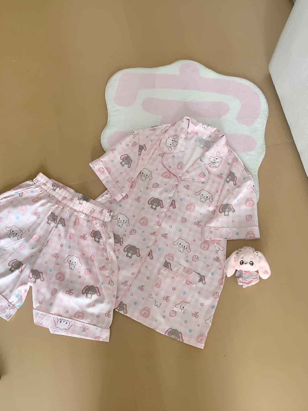 Ayollar uchun yozgiy va bahorgi qisqa yengli, shortili, qaytarma yoqali, kalta yengli, uy kiyimi uslubidagi, shirin va sevimli uslubdagi pijama to'plami