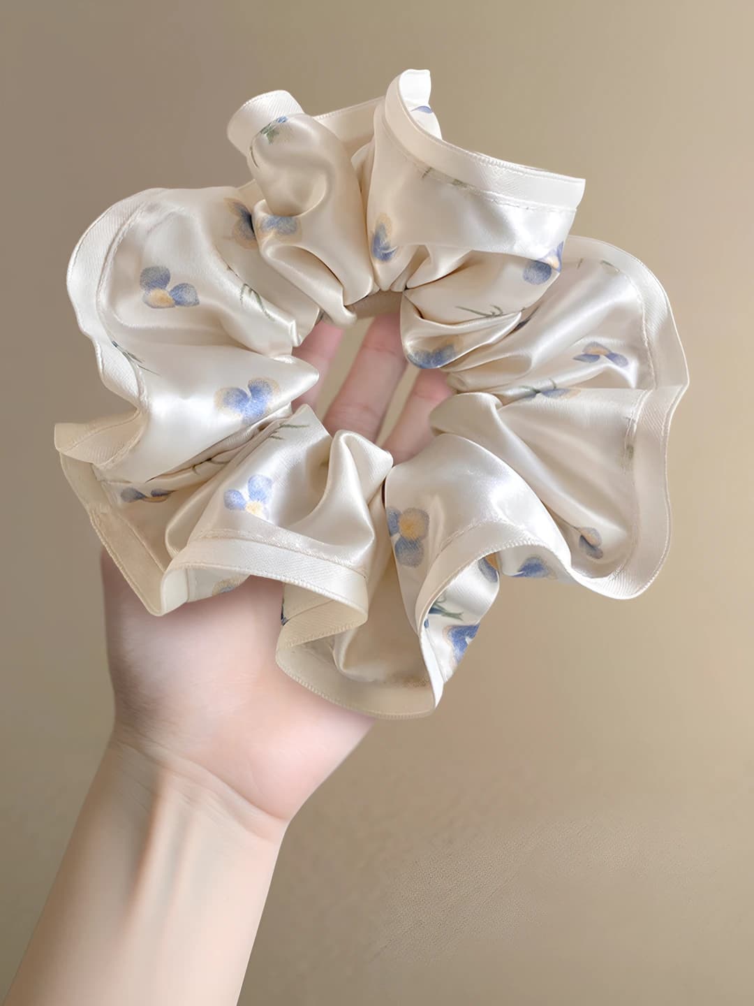 1# Small orchid satin scrunchie ~14 cm
