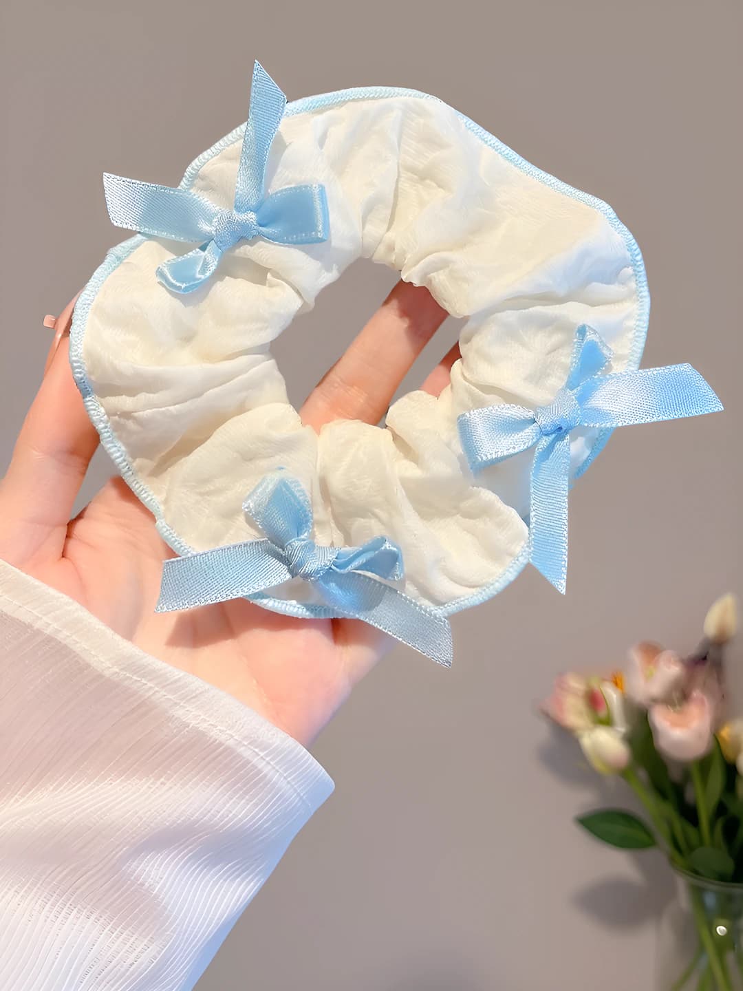 1# Blue-white bow (White)