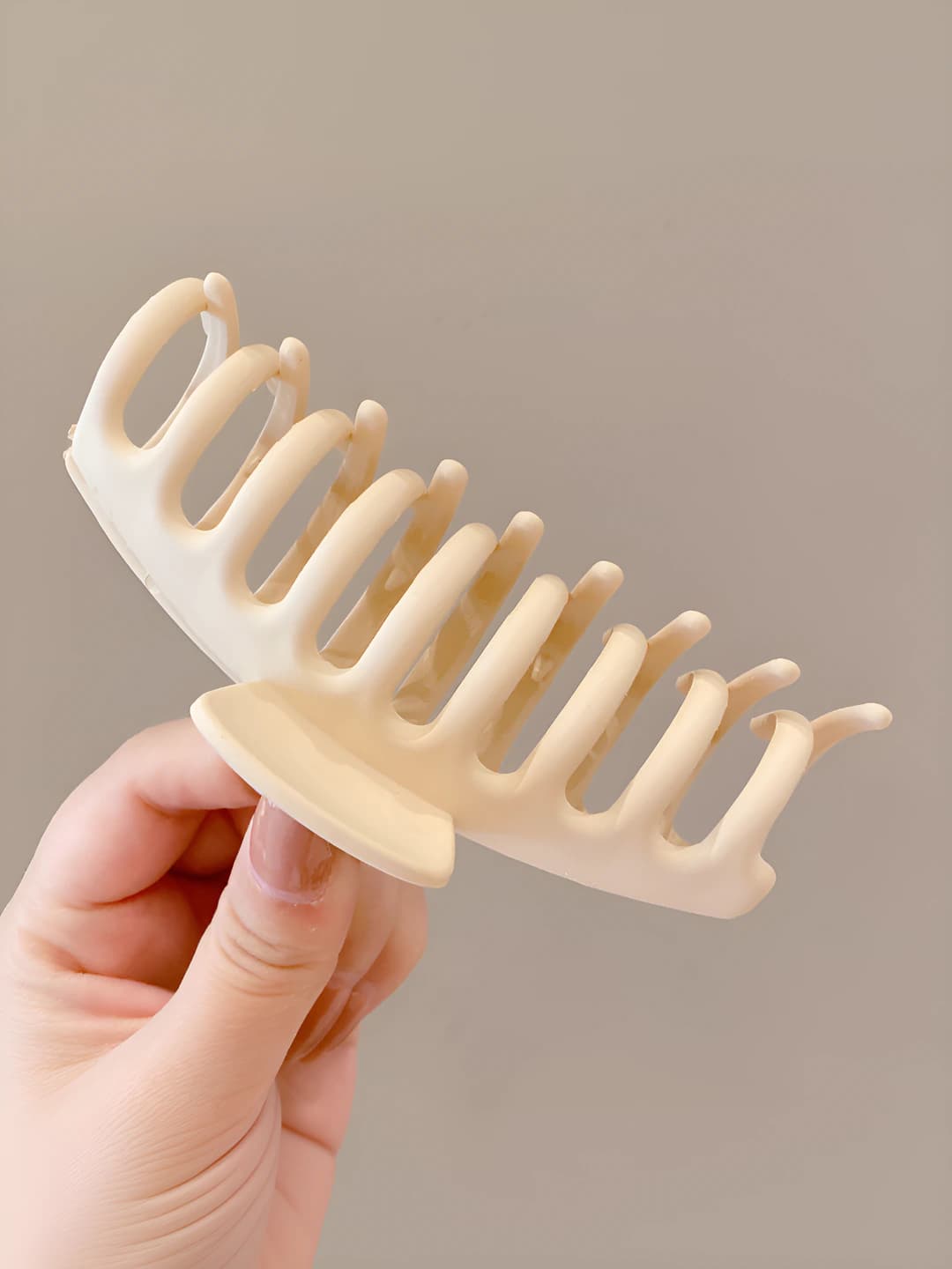 Bone clip beige 11cm