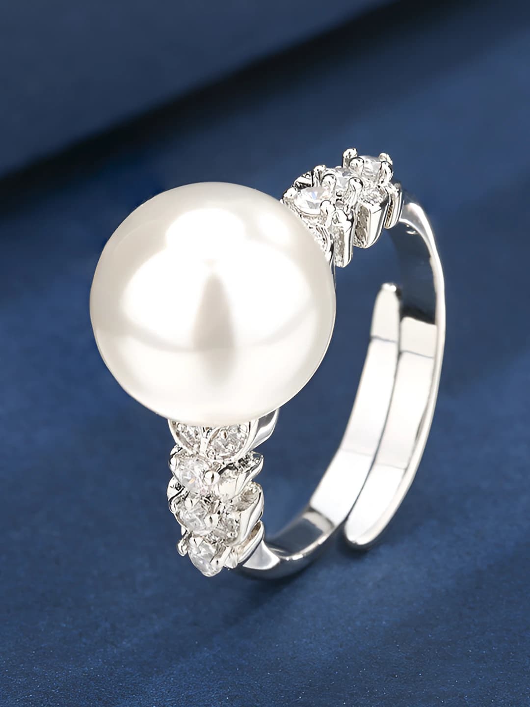 White gold, white pearl