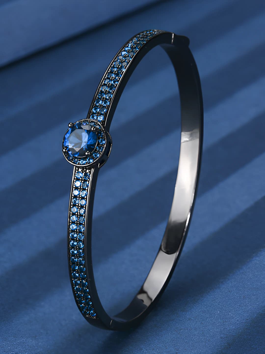 Black-gold blue topaz bangle