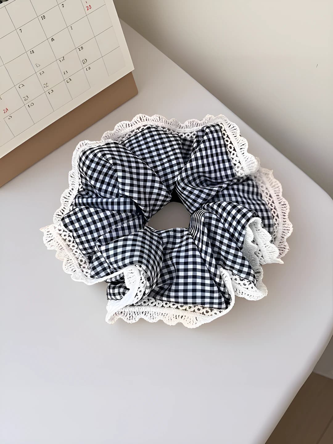Black plaid, 18 cm