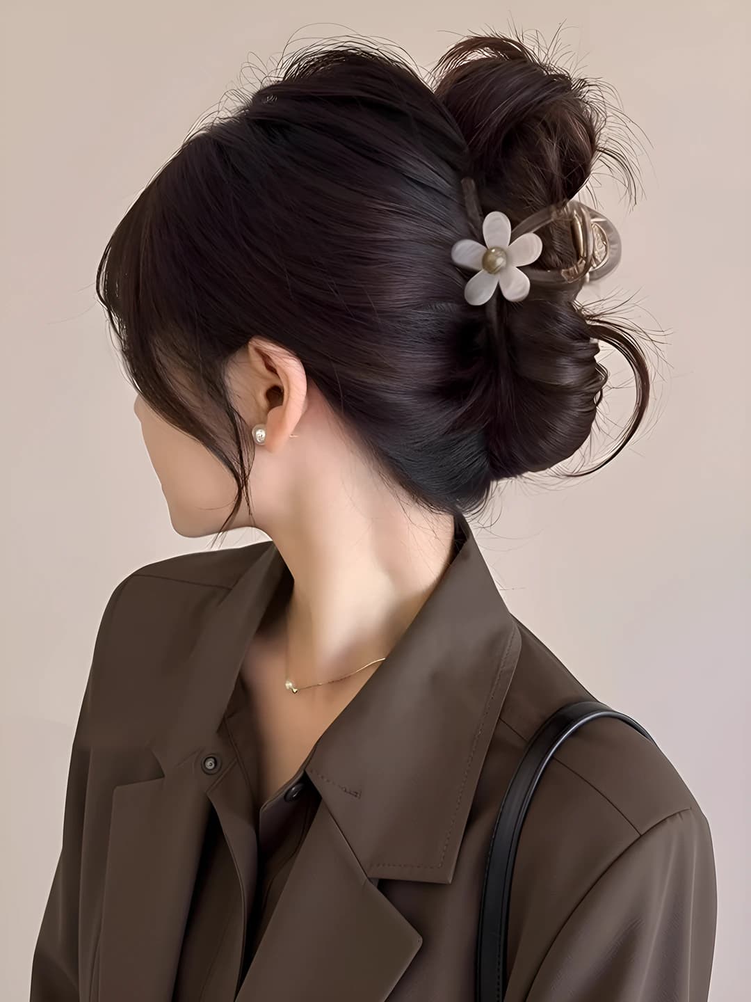 Beige 5-petal flower 8 cm