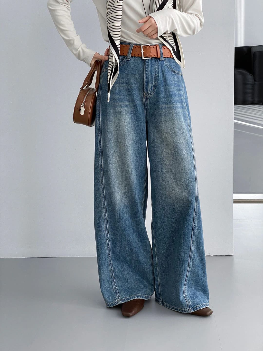 Women's wide and flared jeans, high waist, trousers, casual retro style, 95% cotton, slimming