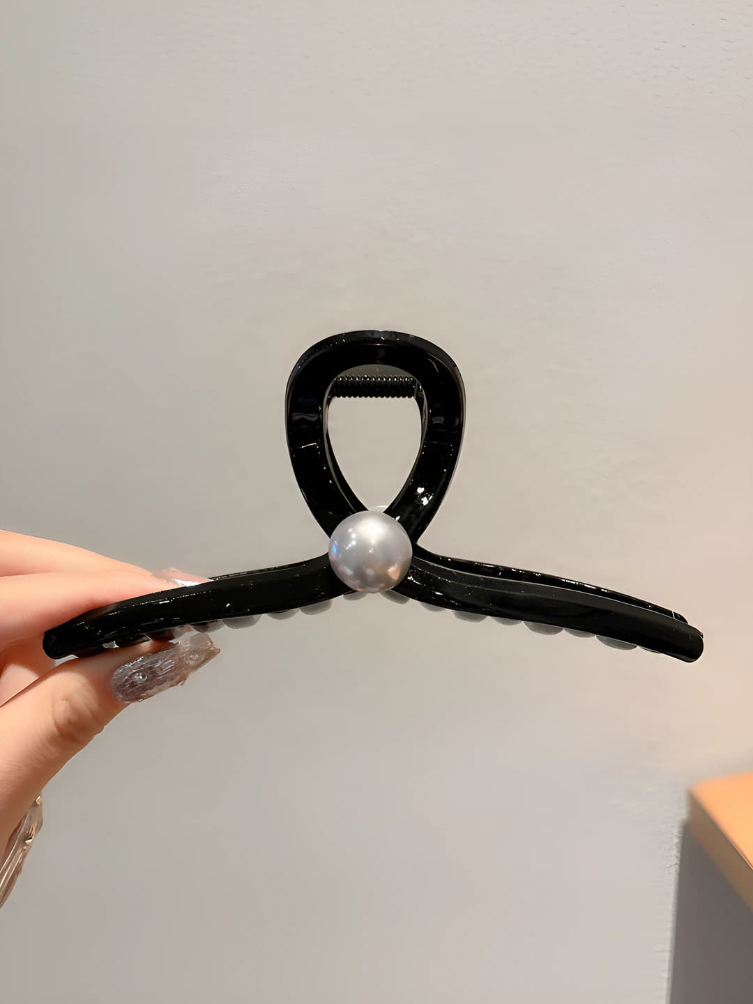 Glossy pearl clip 15 cm