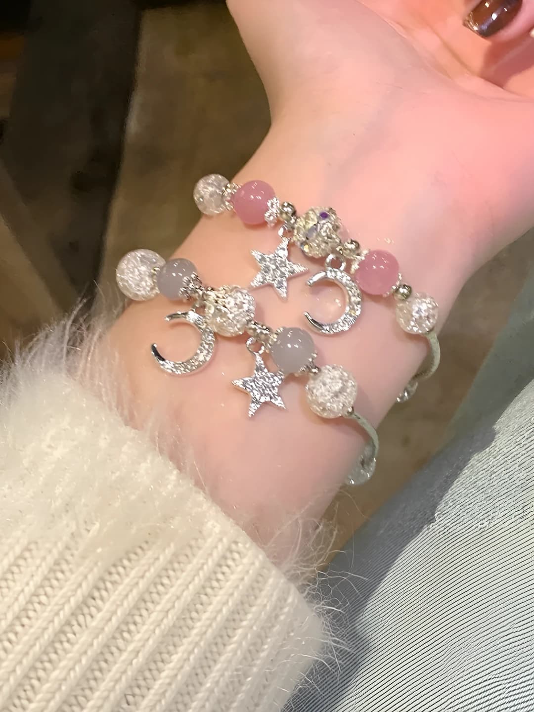 Women's crystal beaded bracelet with star-shaped tassels, made of glass, handmade, Japanese-Korean style, elegant accessory