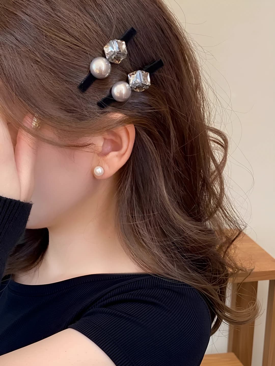 Women's French velvet hair clip with pearl, 2026 autumn-winter, design element: round shape