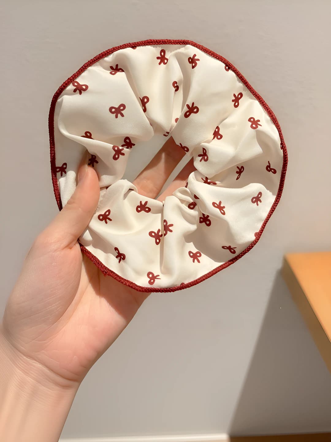 White bow print, 14 cm