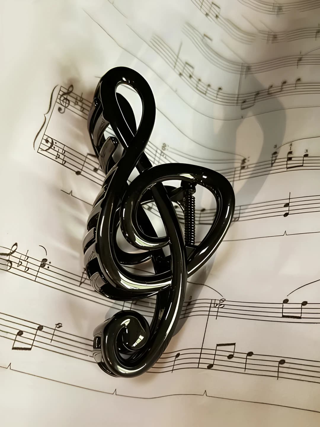 Glossy black note clip