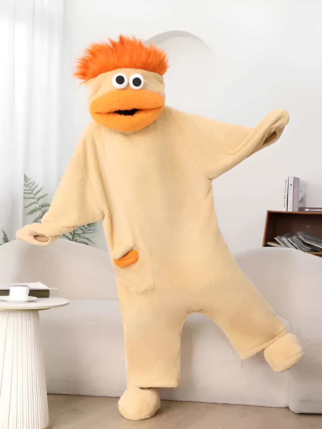 Ayollar uchun kuz-qish mavsumiga mo'ljallangan qalinlashtirilgan koral flisdan ishlangan karton uslubidagi uy kiyimi (onesie)