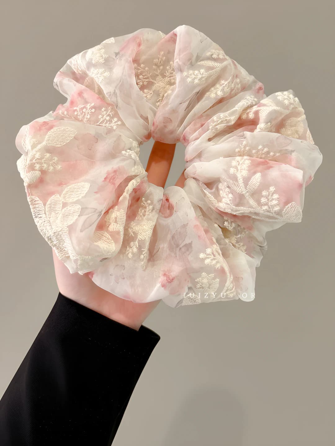 Women's pink stretch hair scrunchie in Korean style, 2026
