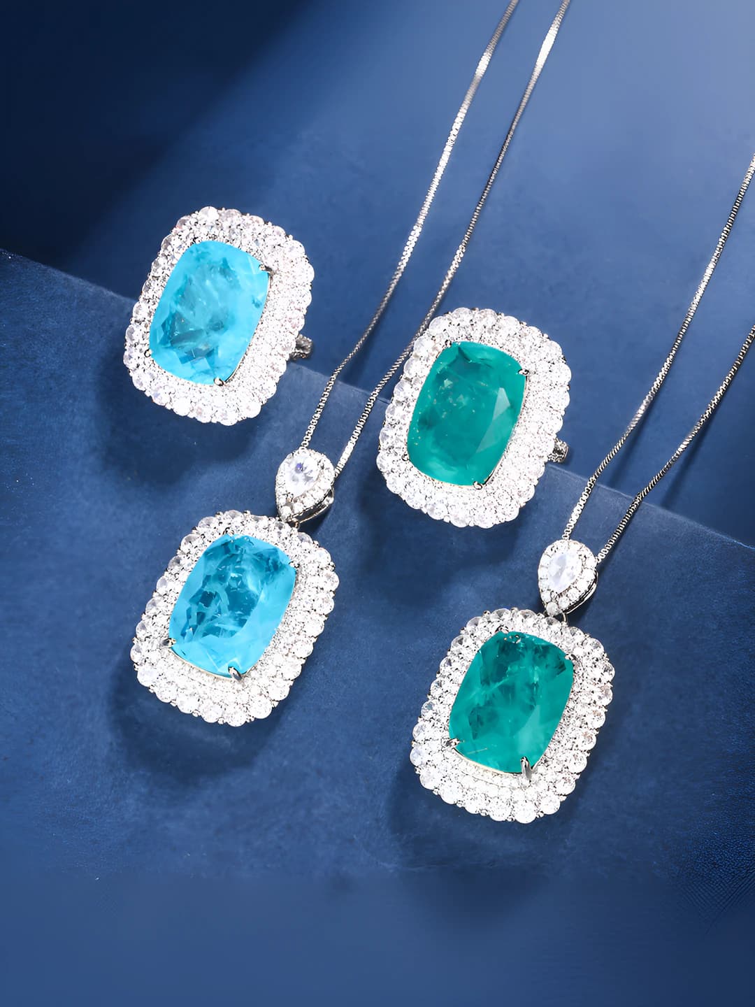 Women's 2026 Retro Jewelry Set: Gold-Plated Brass with Imitation Emeralds and Crystal Inlays, Bracelet and Necklace