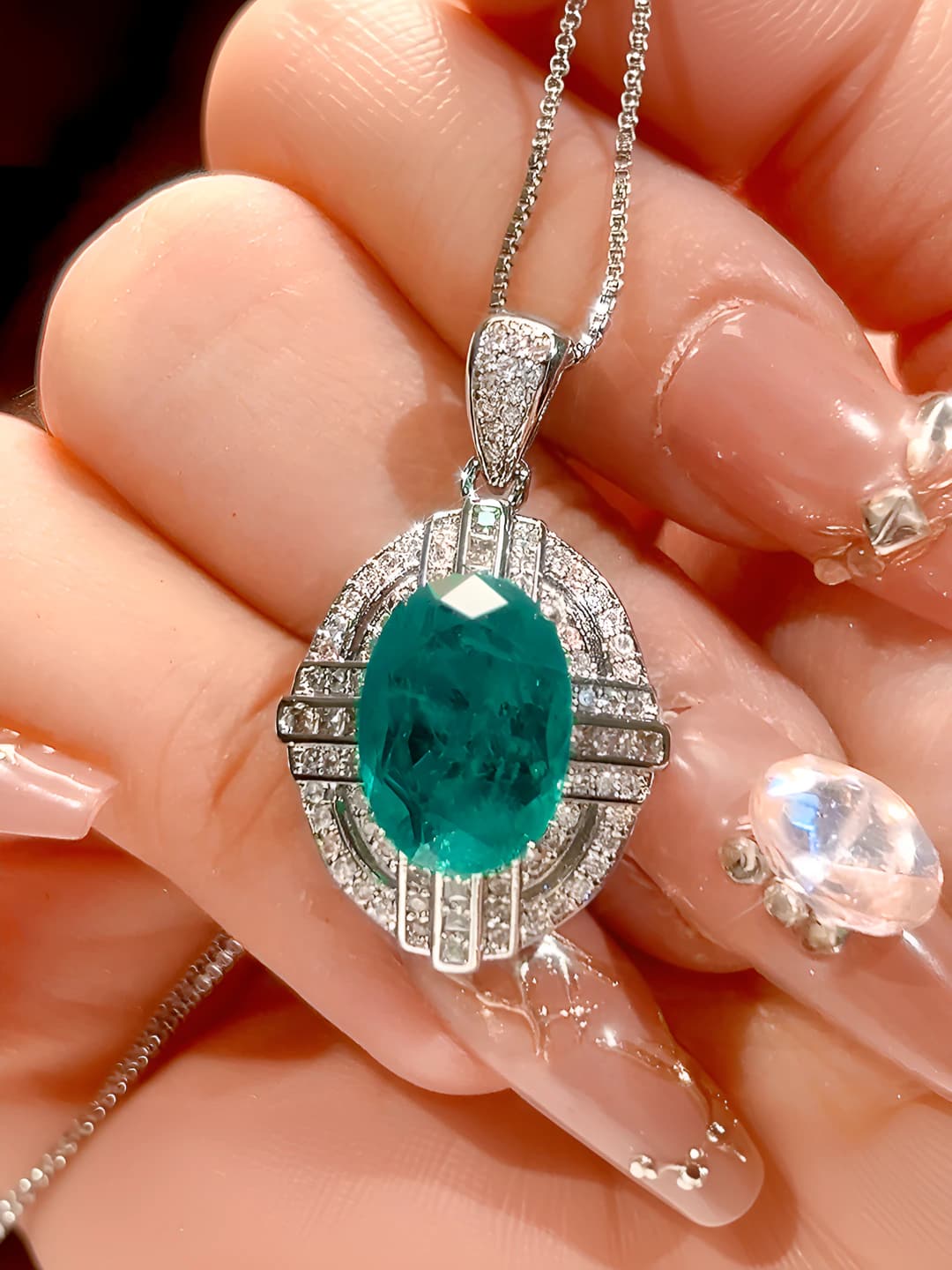 Emerald pendant with box and chain