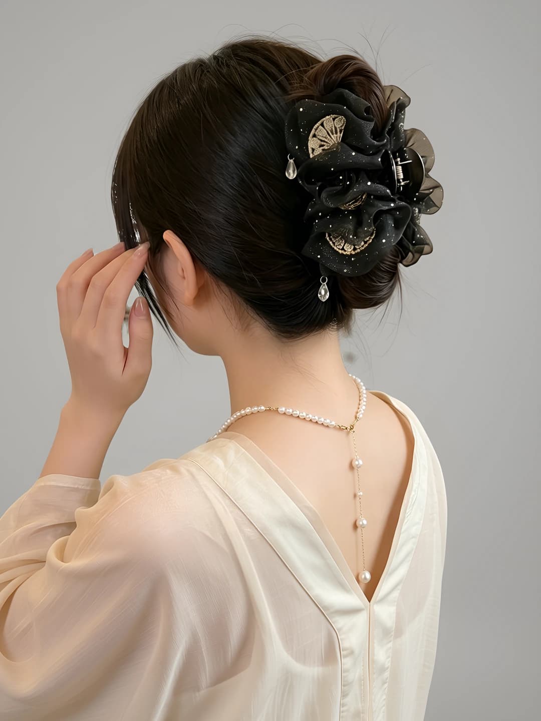 1# Black tulle fan clip ~13 cm