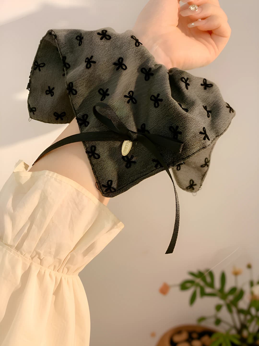 Grey bow square 20 cm