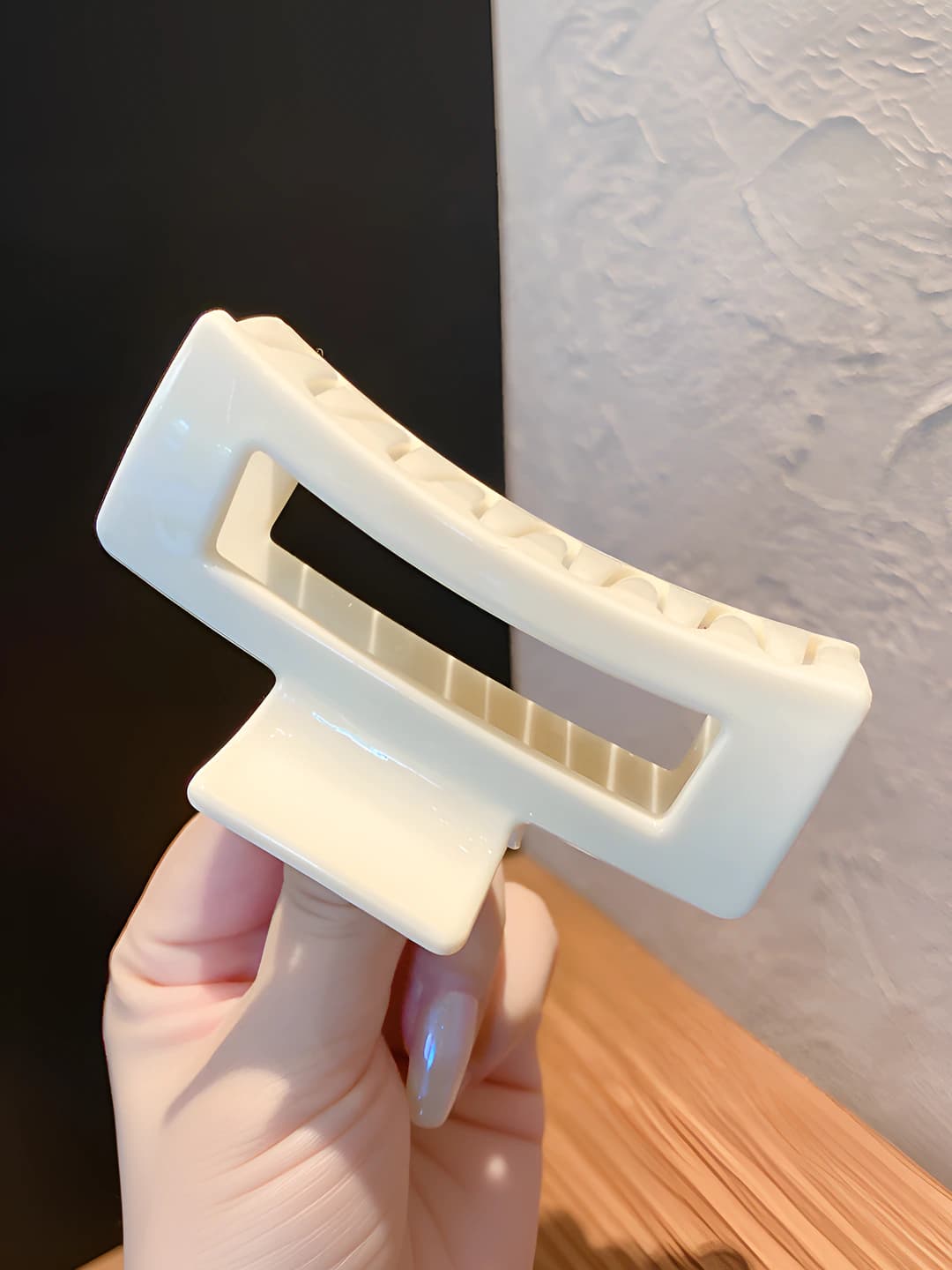 Off-white large square 10.5 cm