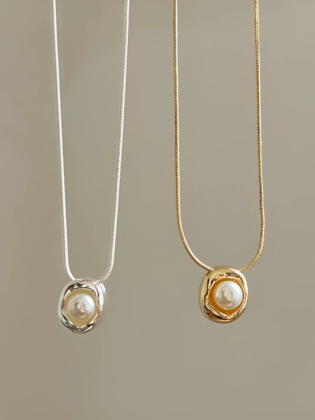Women's S925 silver chain pearl necklace, light luxury style, round pendant