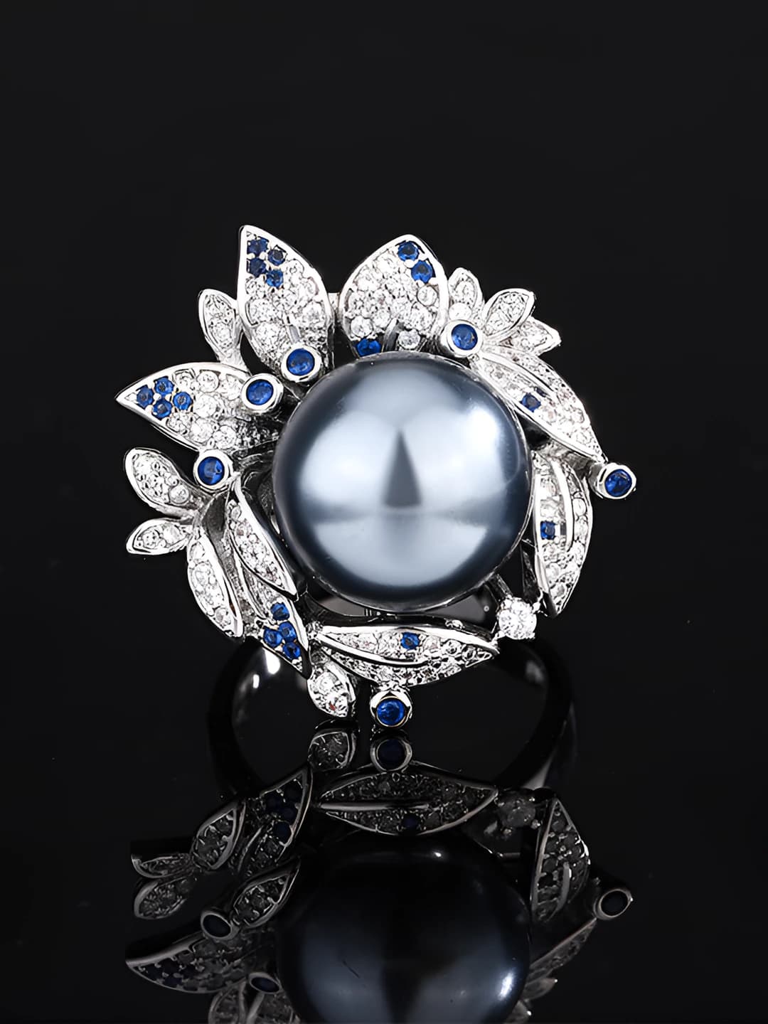Grey pearl ring