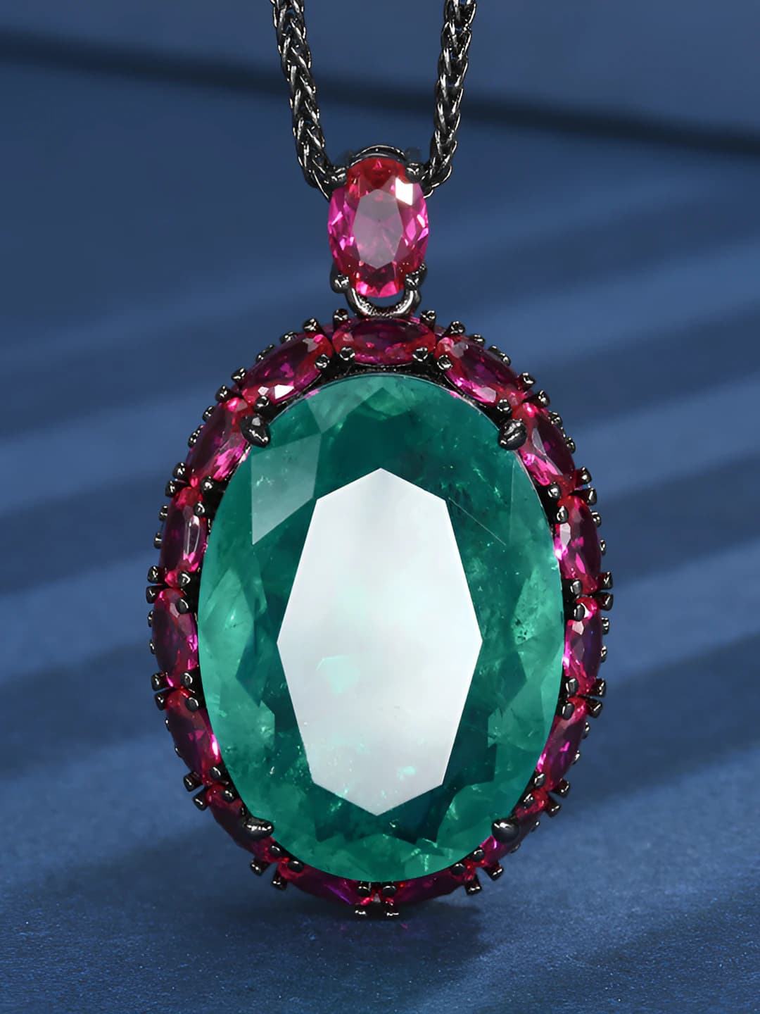 Black-gold emerald, chain