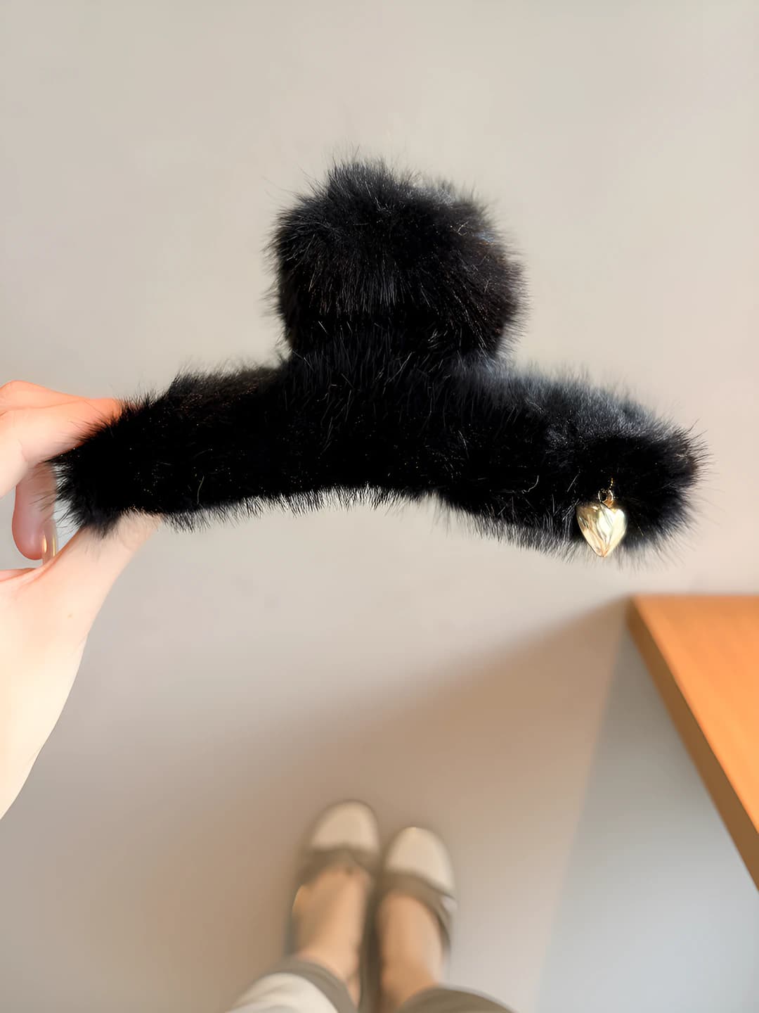 Black plush clip 13 cm
