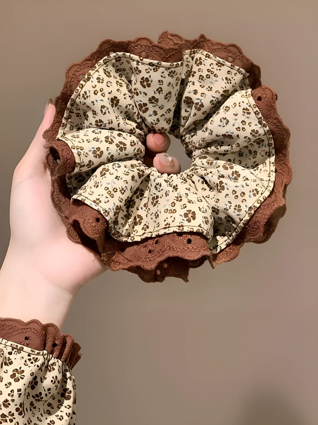 2# Coffee, lace, floral, ~16 cm