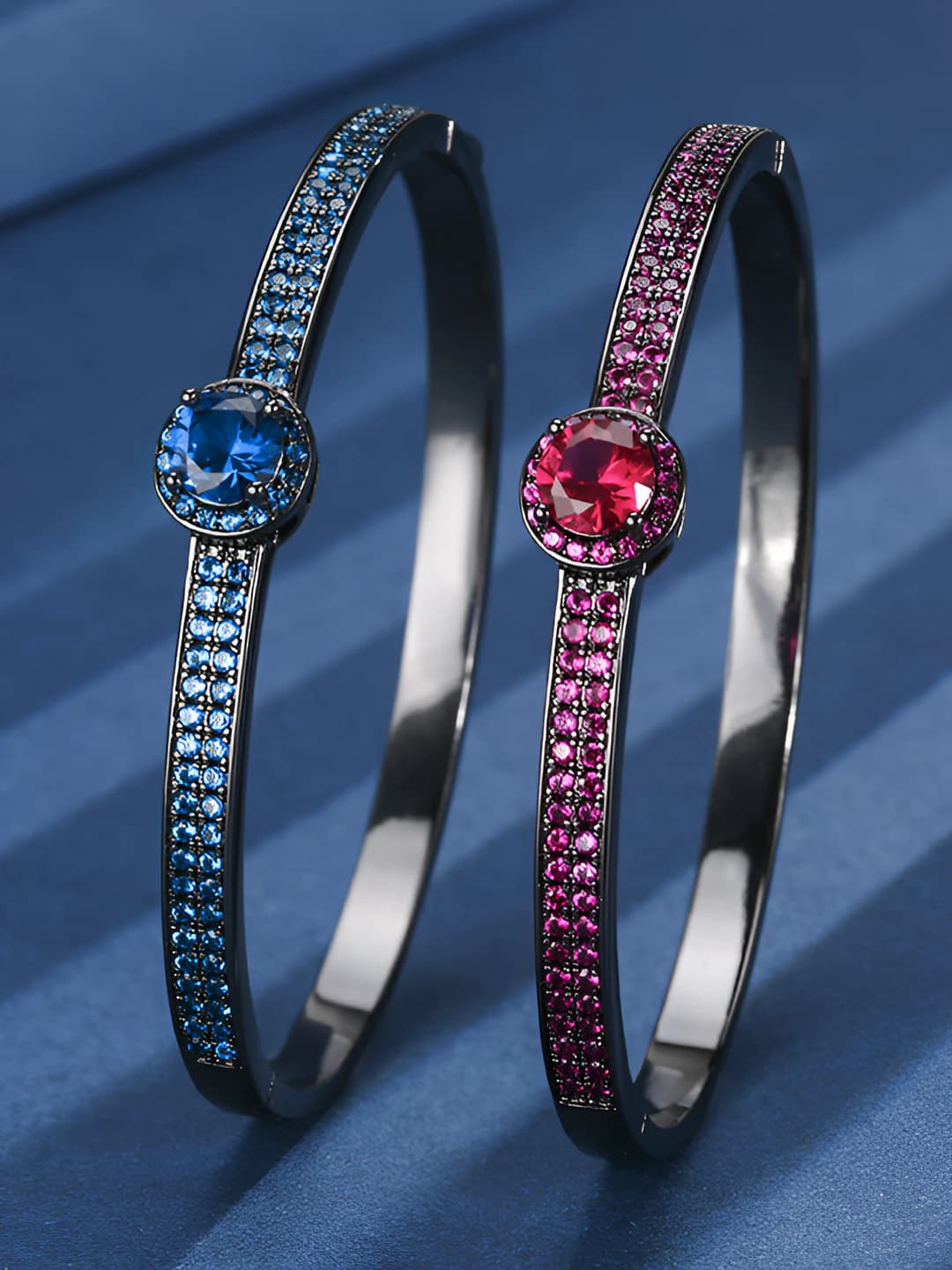 Women's autumn-winter retro black gold bracelet with synthetic red corundum and blue topaz stones, diamond inlay