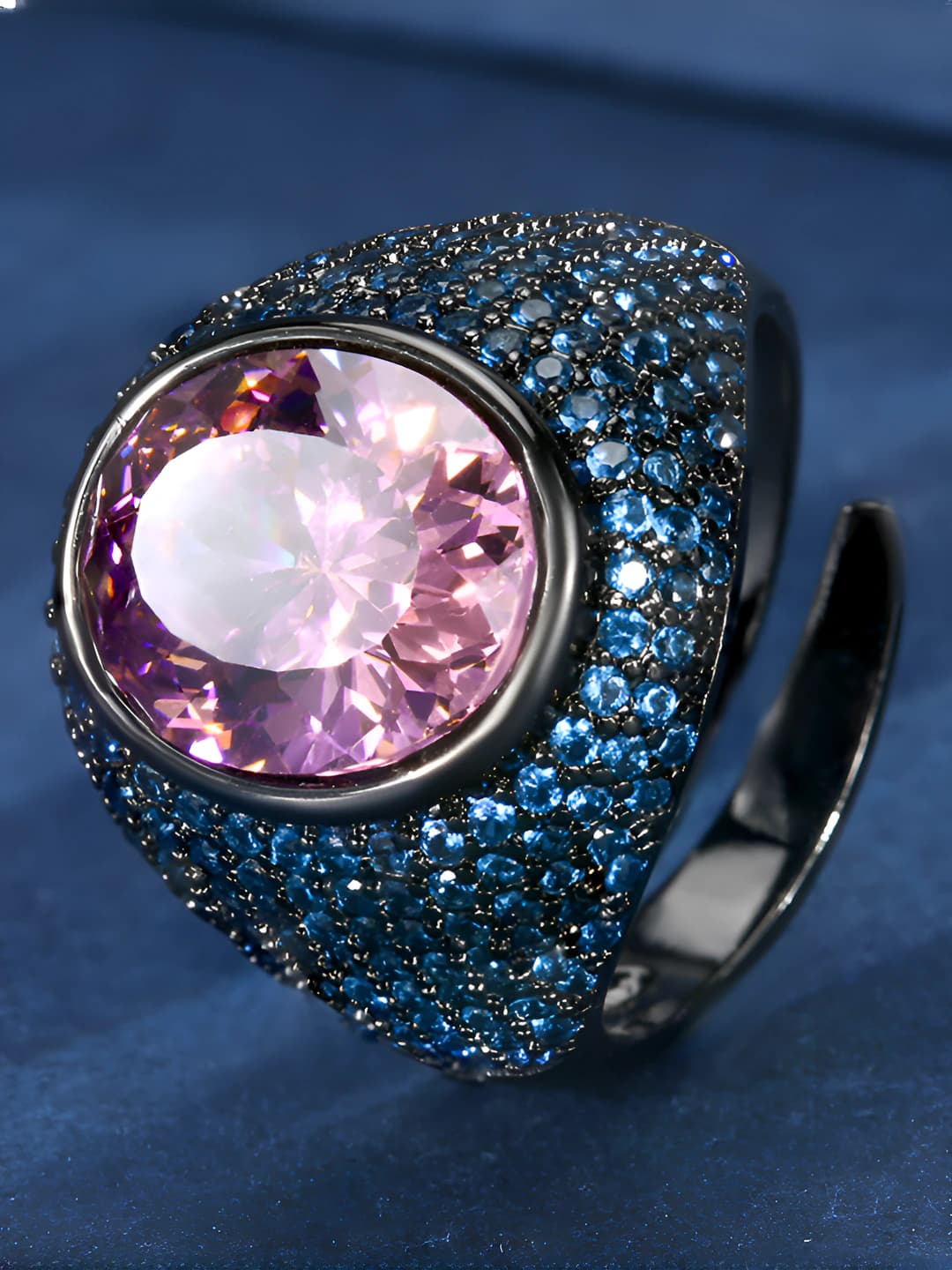 Black Gold Dried Roses Ring