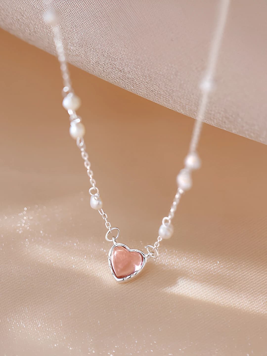 Women's pink heart-shaped pearl necklace, elegant style, clavicle chain