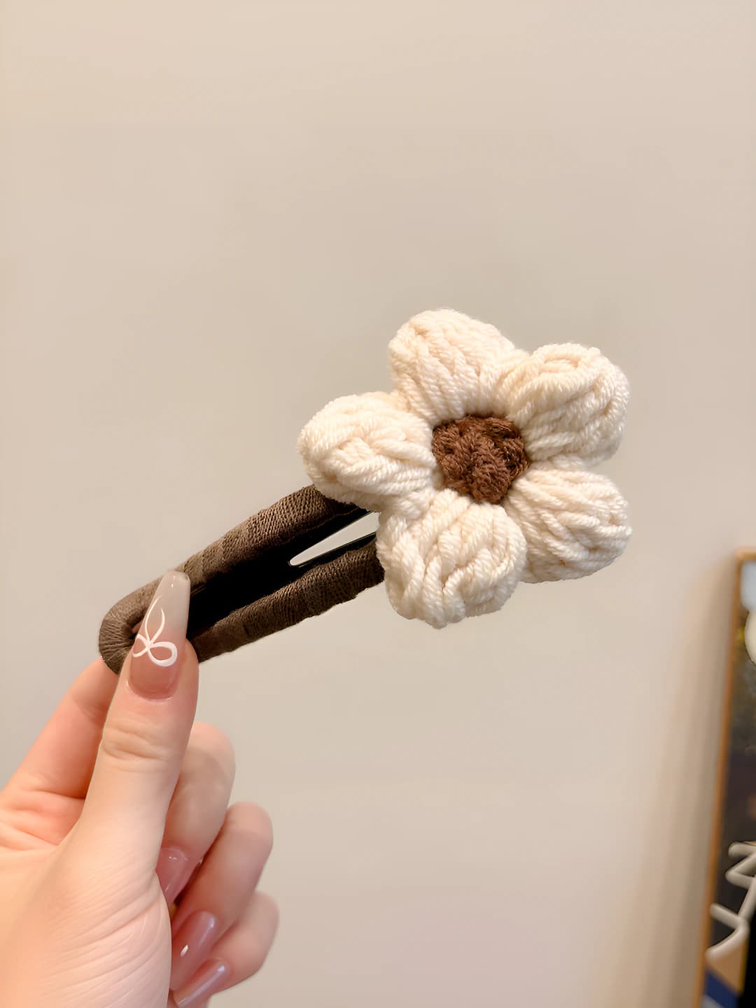 3# Beige large flower clip one