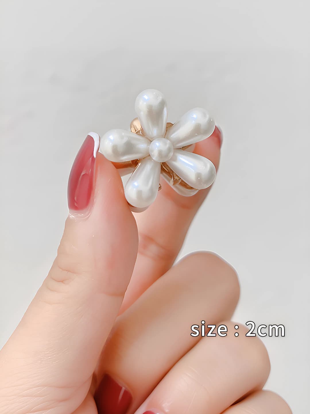 1# Pearl hair clip, diameter ~2cm