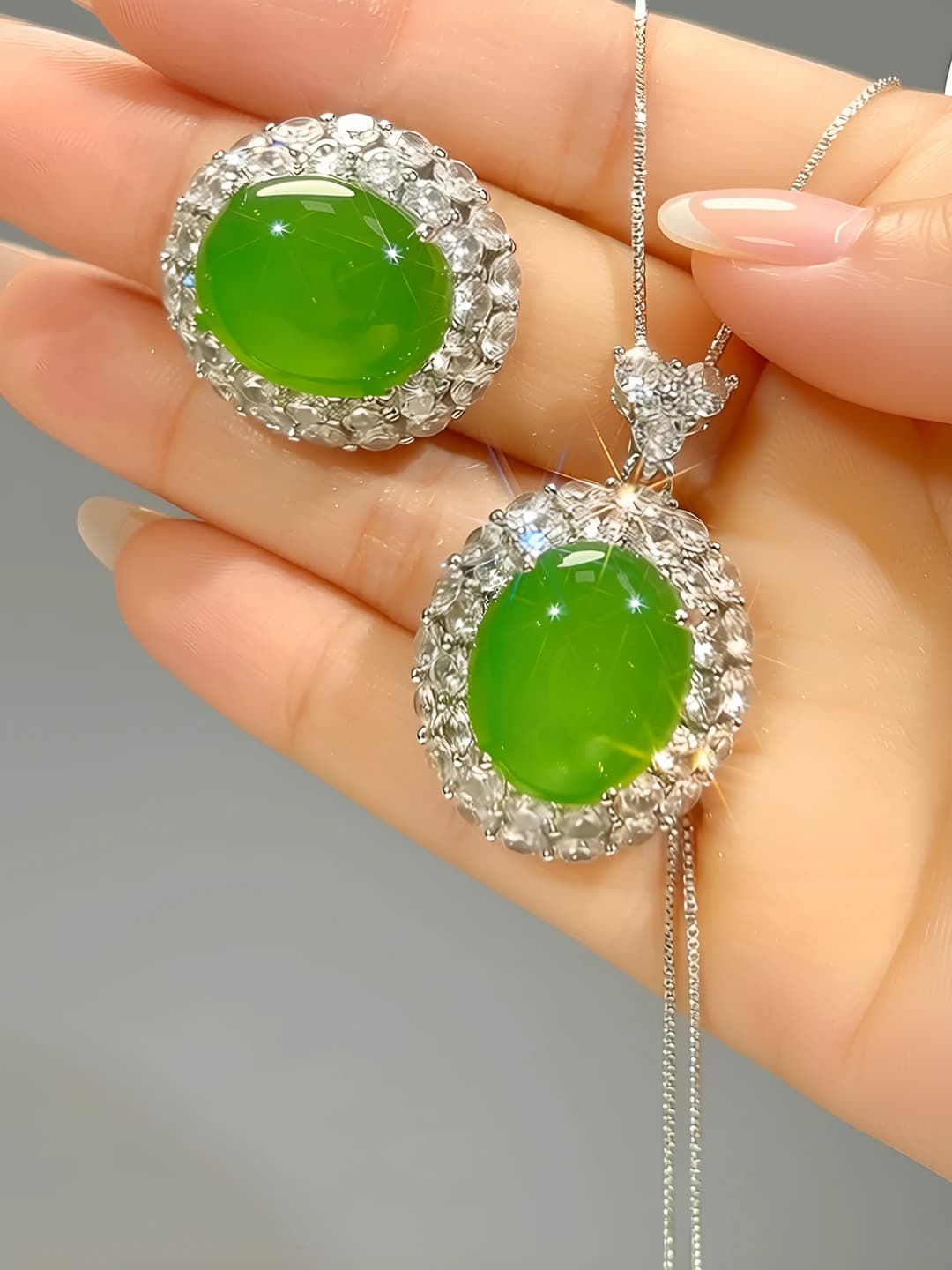 Women's 2026 set: gold-plated copper with simulated green chalcedony and zircon, light luxury